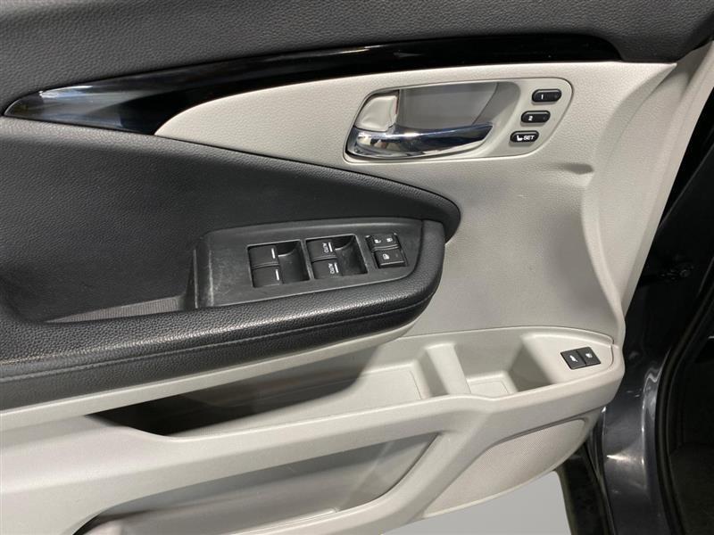 Honda Pilot Touring AWD w/Rear Captains Chairs 2021
