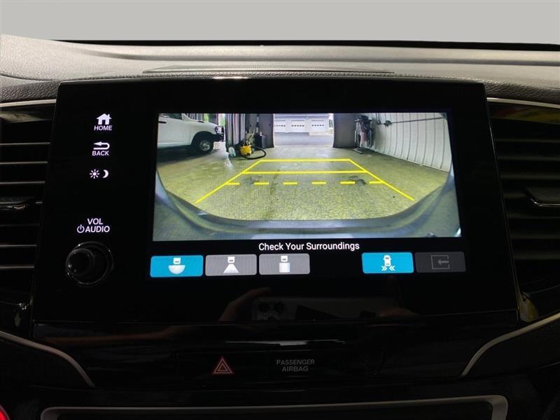 Honda Pilot Touring AWD w/Rear Captains Chairs 2021
