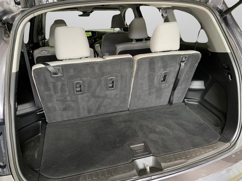Honda Pilot Touring AWD w/Rear Captains Chairs 2021