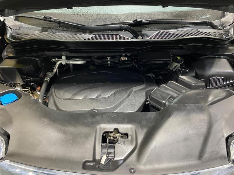 Honda Pilot Touring AWD w/Rear Captains Chairs 2021