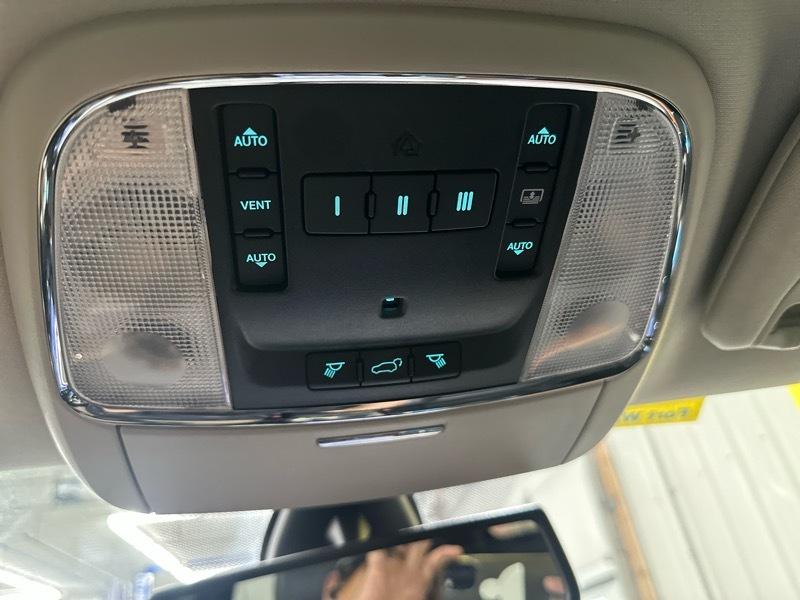 Jeep Grand Cherokee Overland 4WD 2011