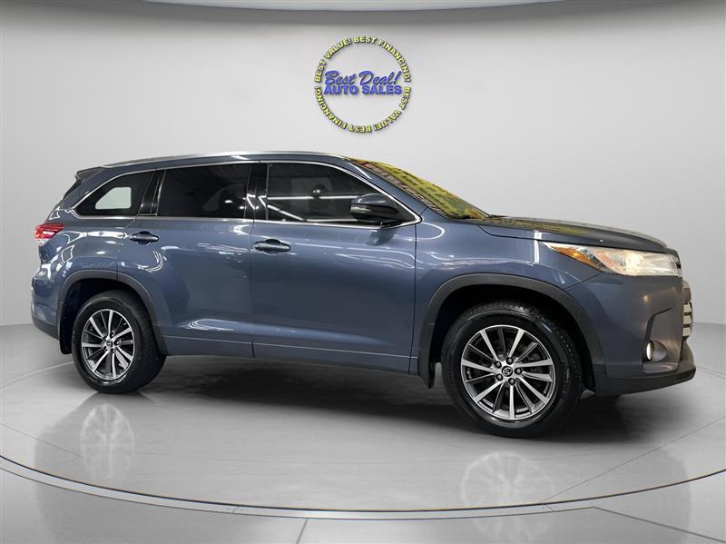 Toyota Highlander XLE AWD V6 2017
