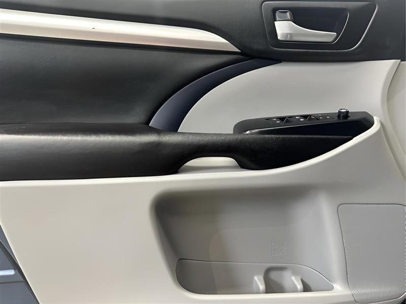 Toyota Highlander XLE AWD V6 2017