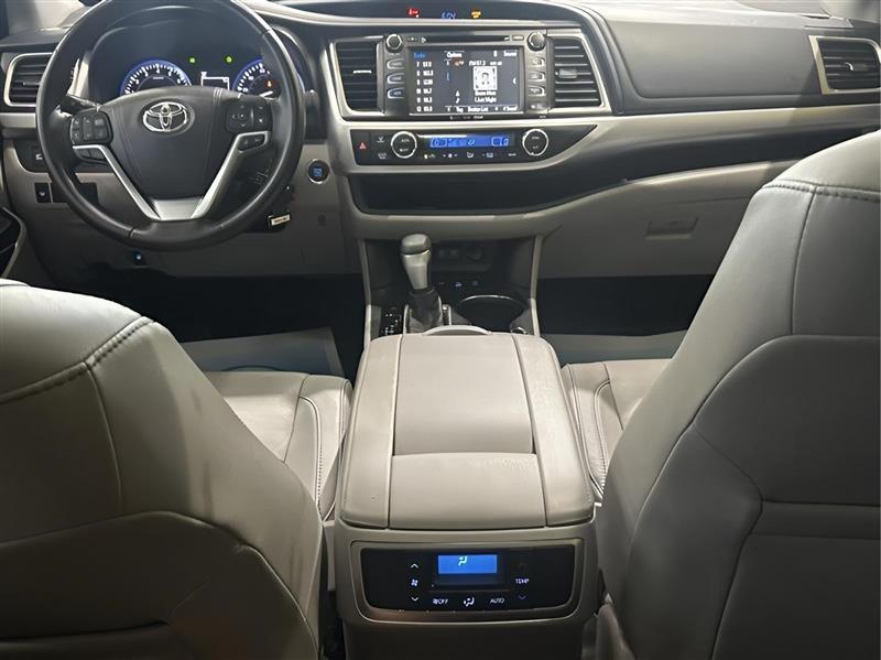 Toyota Highlander XLE AWD V6 2017