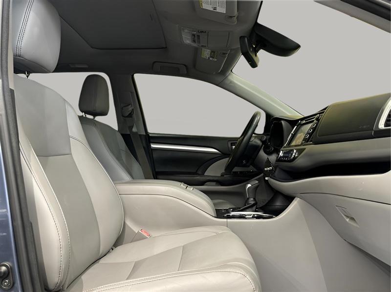 Toyota Highlander XLE AWD V6 2017