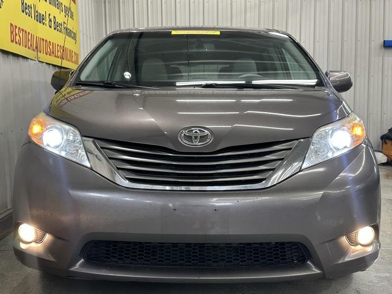Toyota Sienna XLE FWD 8-Passenger V6 2014