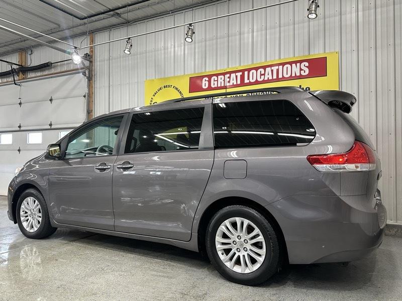 Toyota Sienna XLE FWD 8-Passenger V6 2014