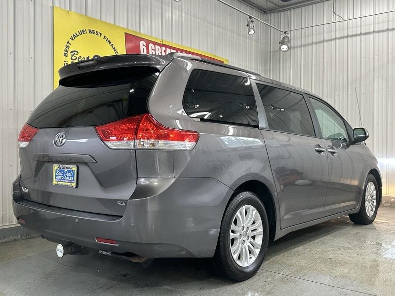 Toyota Sienna XLE FWD 8-Passenger V6 2014