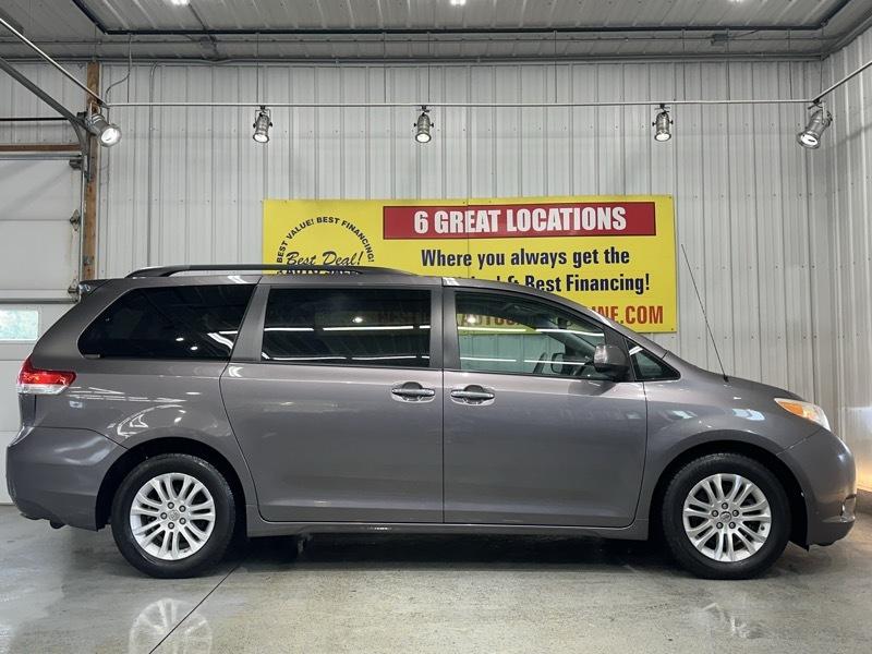 Toyota Sienna XLE FWD 8-Passenger V6 2014