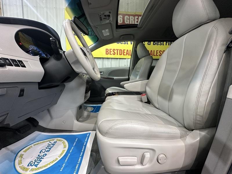 Toyota Sienna XLE FWD 8-Passenger V6 2014