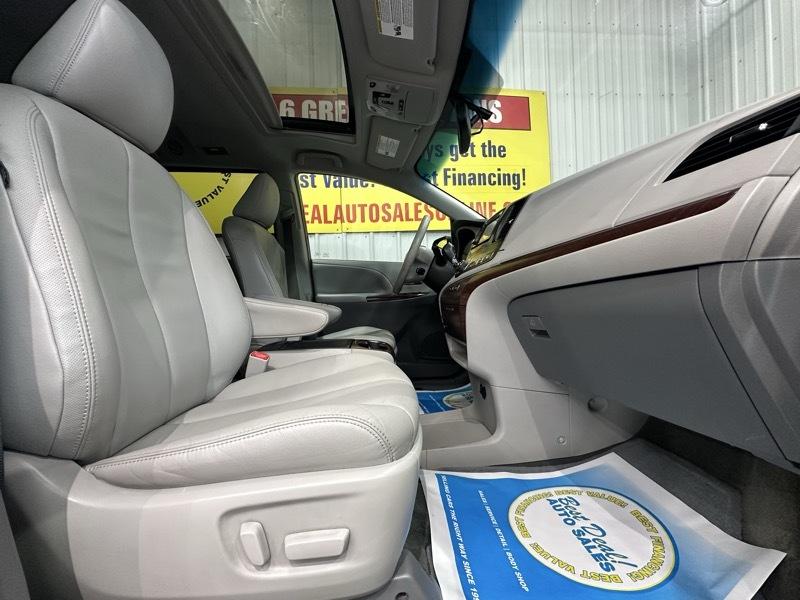 Toyota Sienna XLE FWD 8-Passenger V6 2014