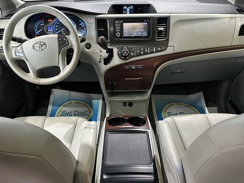 Toyota Sienna XLE FWD 8-Passenger V6 2014