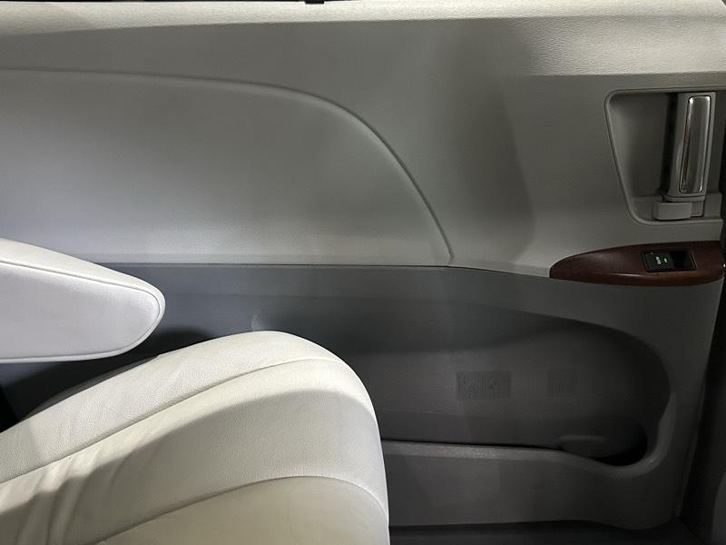 Toyota Sienna XLE FWD 8-Passenger V6 2014