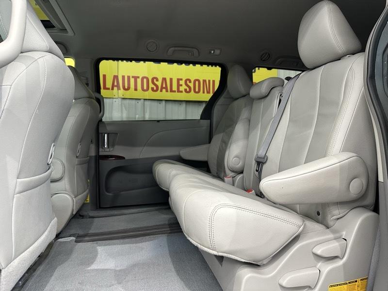 Toyota Sienna XLE FWD 8-Passenger V6 2014