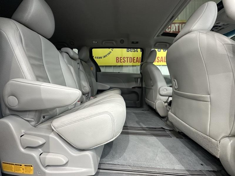 Toyota Sienna XLE FWD 8-Passenger V6 2014