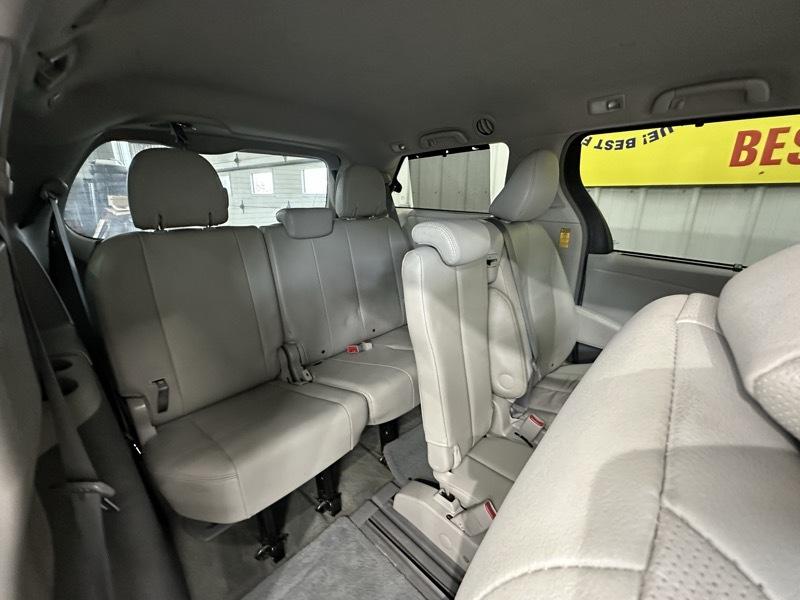 Toyota Sienna XLE FWD 8-Passenger V6 2014