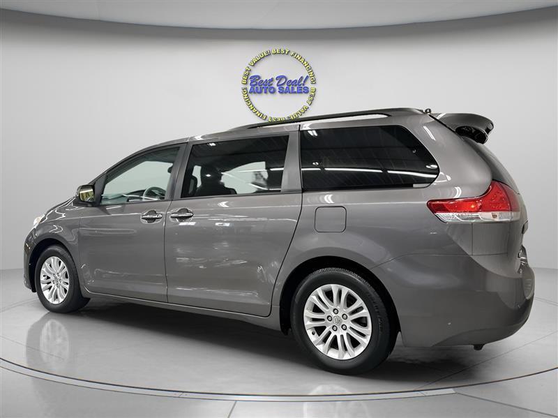 Toyota Sienna XLE FWD 8-Passenger V6 2014