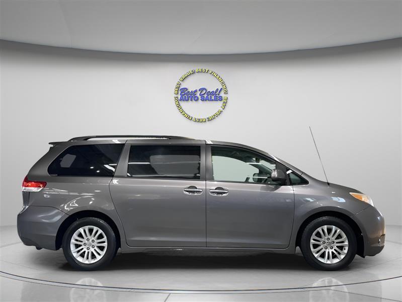 Toyota Sienna XLE FWD 8-Passenger V6 2014