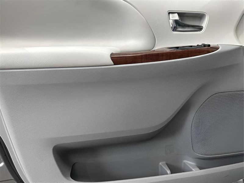 Toyota Sienna XLE FWD 8-Passenger V6 2014