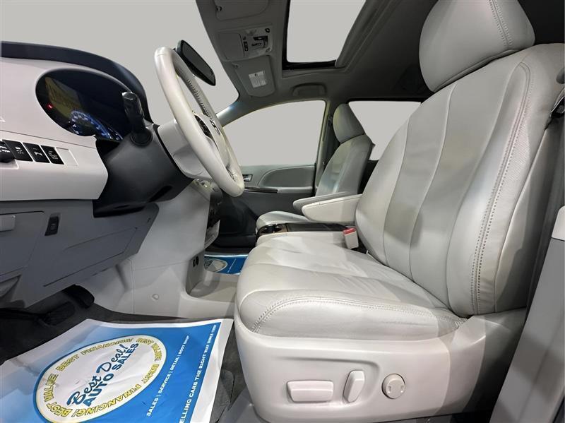 Toyota Sienna XLE FWD 8-Passenger V6 2014
