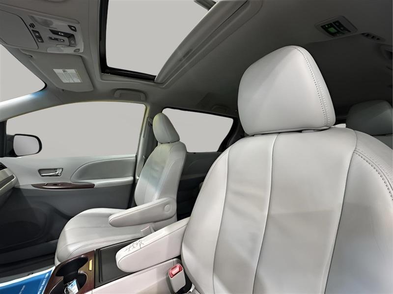 Toyota Sienna XLE FWD 8-Passenger V6 2014