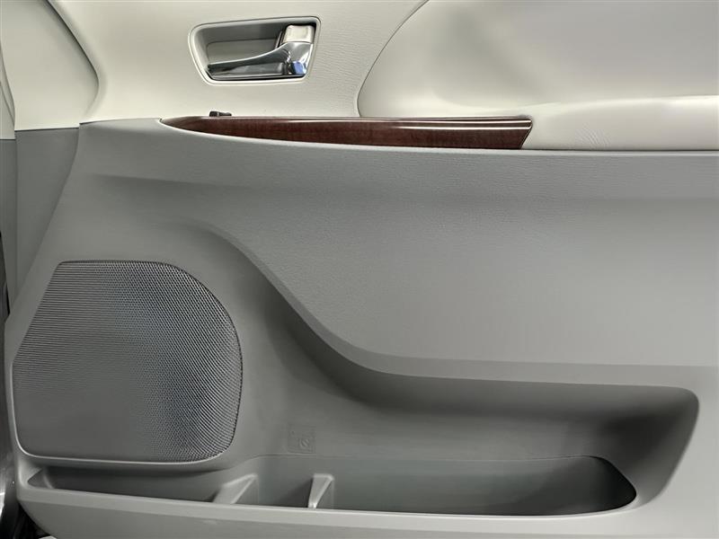 Toyota Sienna XLE FWD 8-Passenger V6 2014
