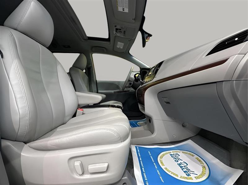 Toyota Sienna XLE FWD 8-Passenger V6 2014