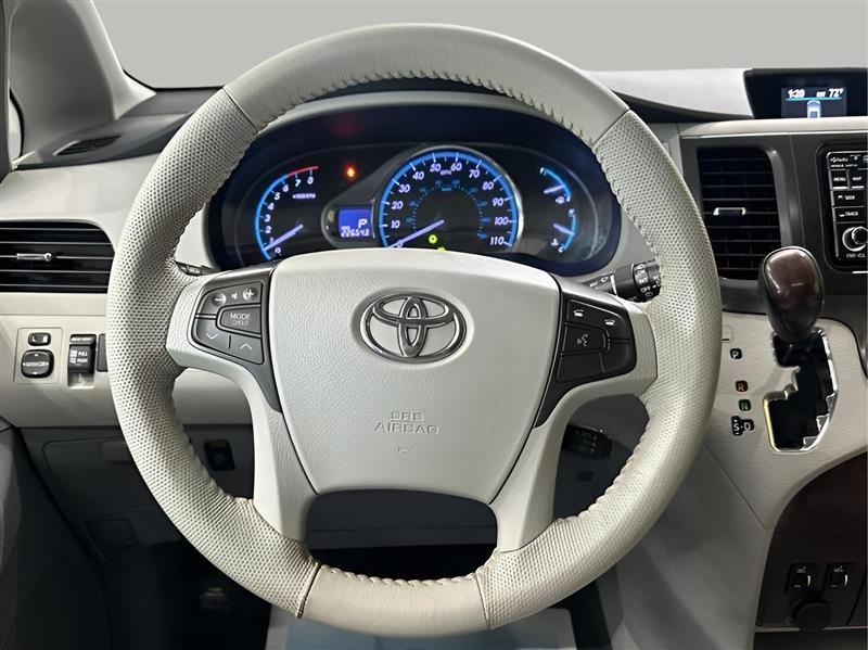 Toyota Sienna XLE FWD 8-Passenger V6 2014