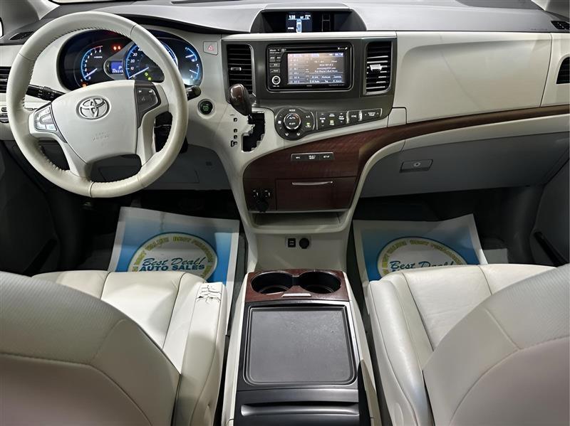 Toyota Sienna XLE FWD 8-Passenger V6 2014