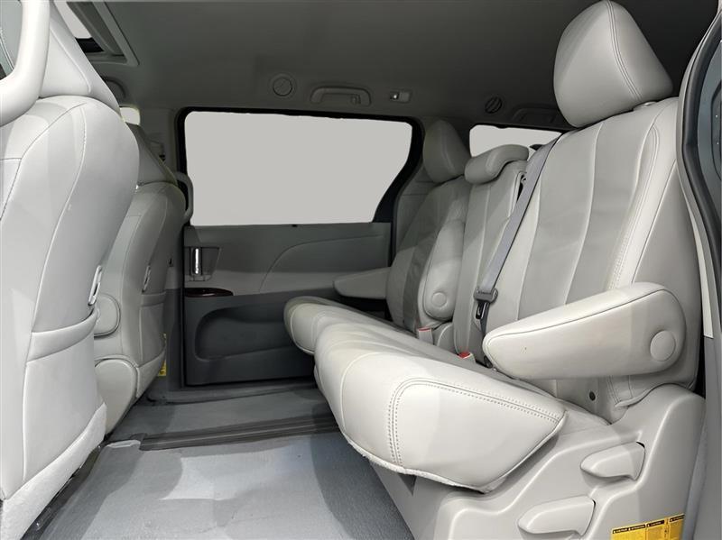 Toyota Sienna XLE FWD 8-Passenger V6 2014