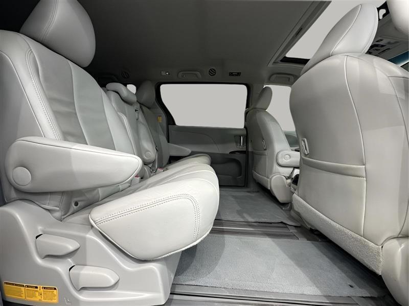 Toyota Sienna XLE FWD 8-Passenger V6 2014
