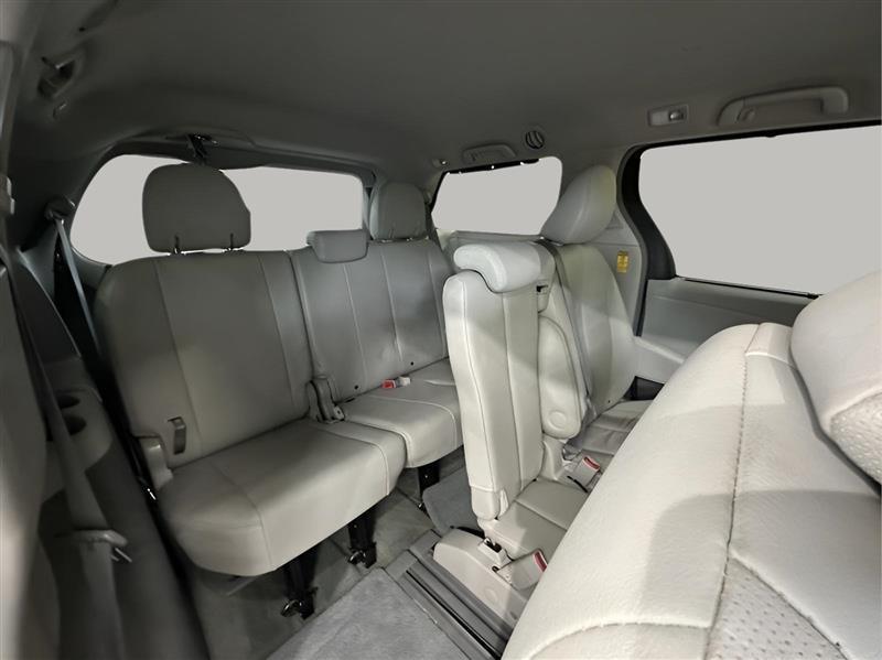 Toyota Sienna XLE FWD 8-Passenger V6 2014