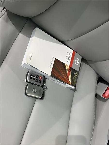 Toyota Sienna XLE FWD 8-Passenger V6 2014