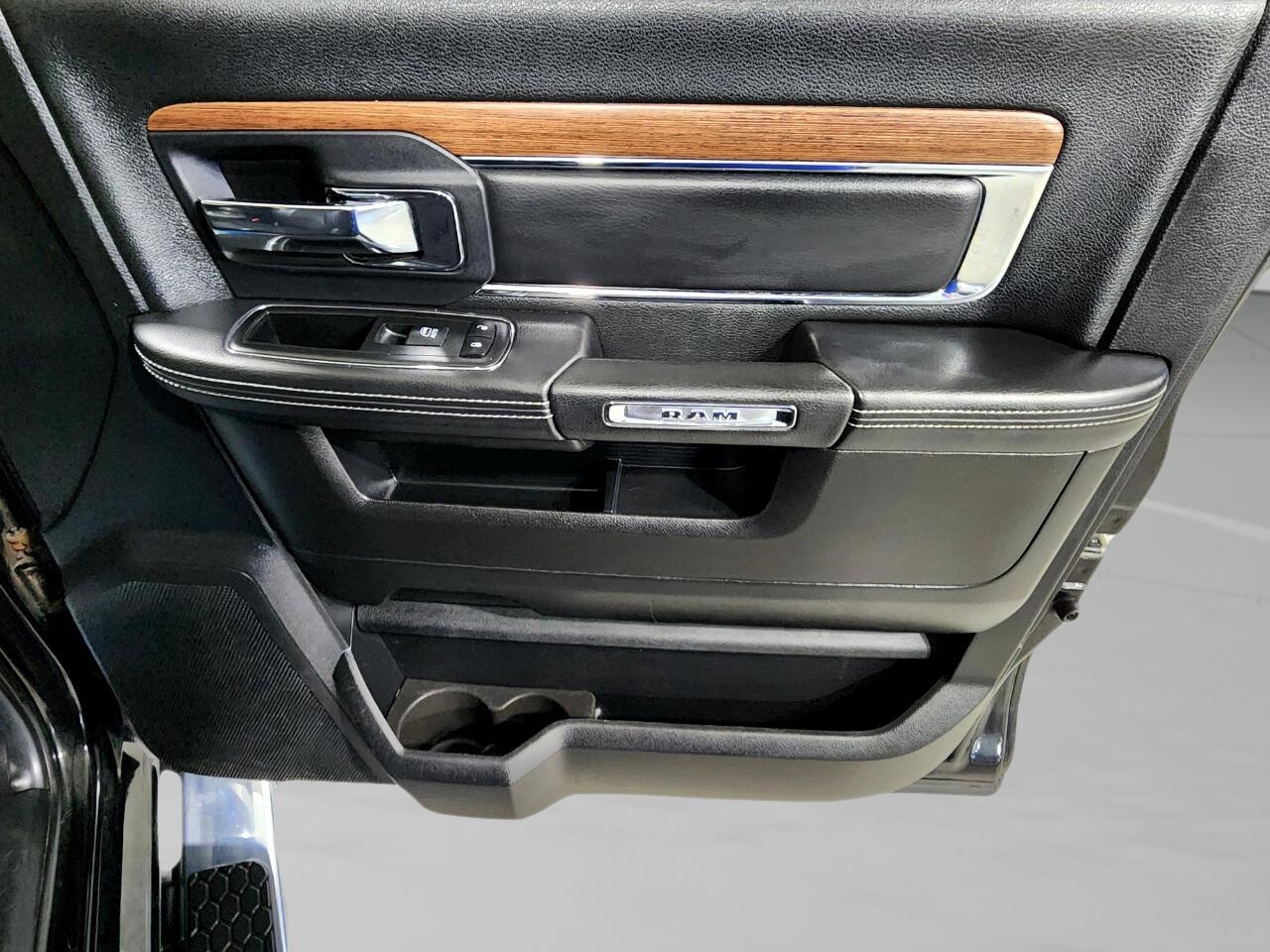 2014 Ram 1500 Laramie photo 24
