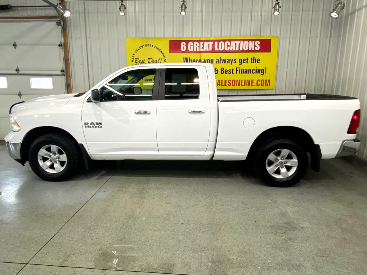 2016 Ram 1500 SLT photo 3