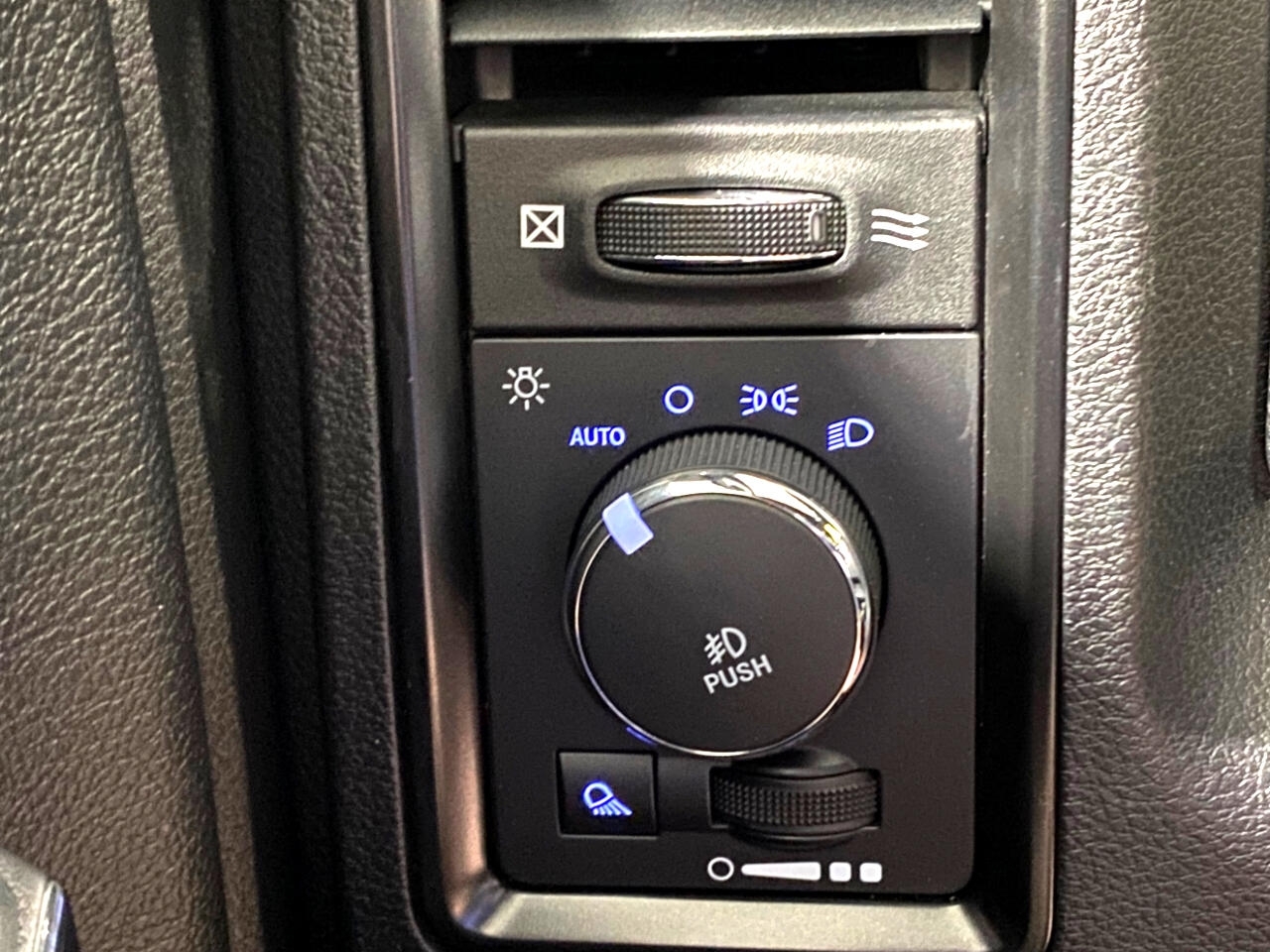 RAM 1500 Rebel Crew Cab SWB 4WD 2018