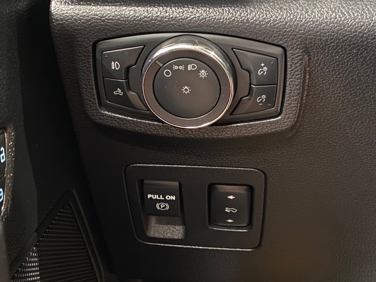 Ford F-150 XLT SuperCrew 5.5-ft. Bed 4WD 2018 Ford F-150 XLT SuperCrew 5.5-ft. Bed 4WD 2018