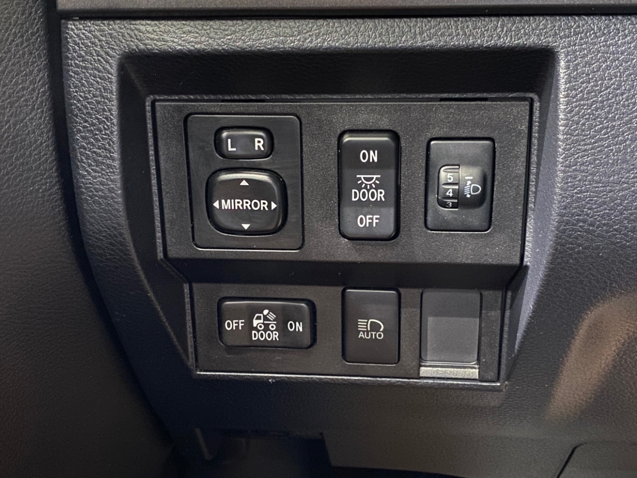 2019 Toyota Tundra SR5 Double Cab photo 14