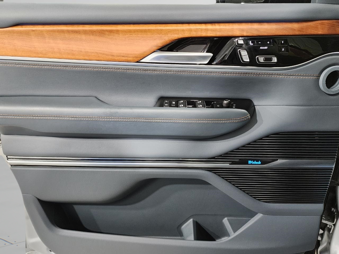 Jeep Grand Wagoneer  2022