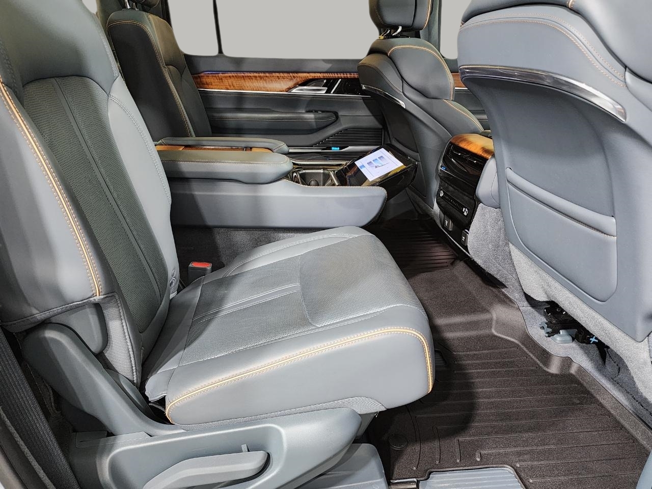 Jeep Grand Wagoneer  2022