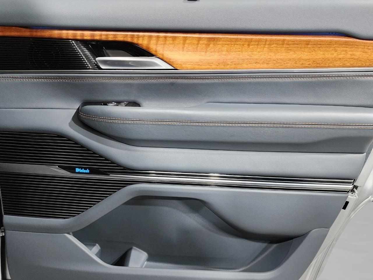 Jeep Grand Wagoneer  2022