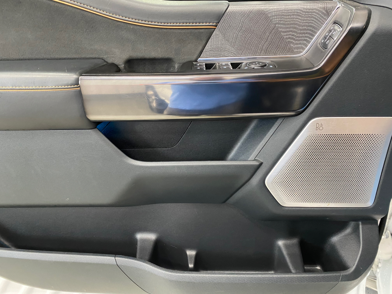 Ford F-150 Platinum 4WD SuperCrew 5.5' Box 2021 Ford F-150 Platinum 4WD SuperCrew 5.5' Box 2021