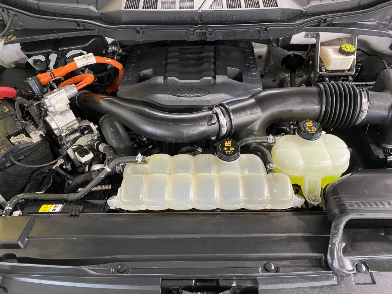 Ford F-150 Platinum 4WD SuperCrew 5.5' Box 2021 Ford F-150 Platinum 4WD SuperCrew 5.5' Box 2021