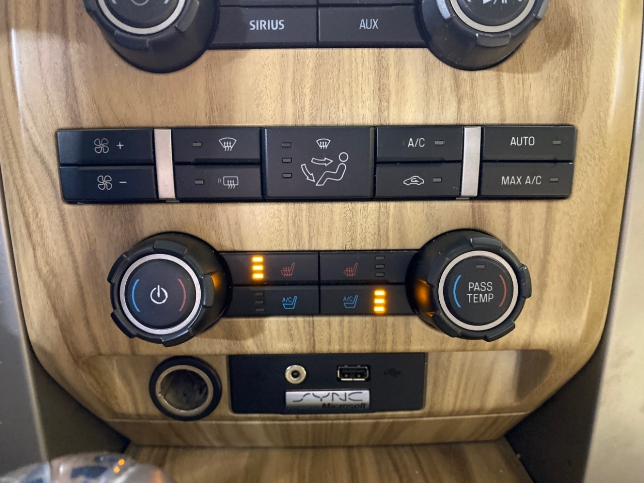 Ford F-150 Lariat SuperCrew 5.5-ft. Bed 4WD 2011