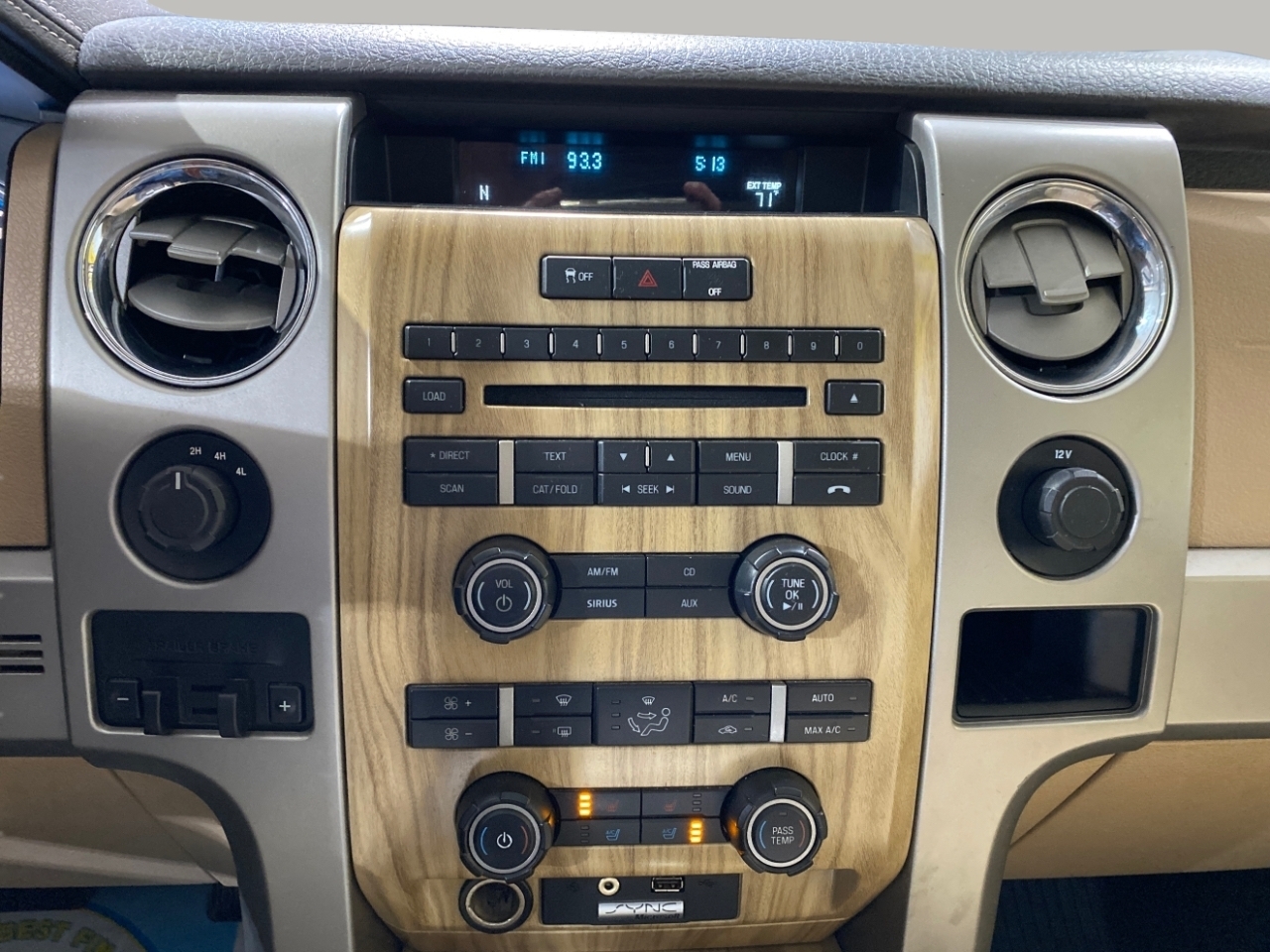 Ford F-150 Lariat SuperCrew 5.5-ft. Bed 4WD 2011