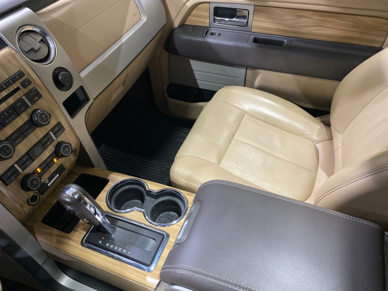 Ford F-150 Lariat SuperCrew 5.5-ft. Bed 4WD 2011