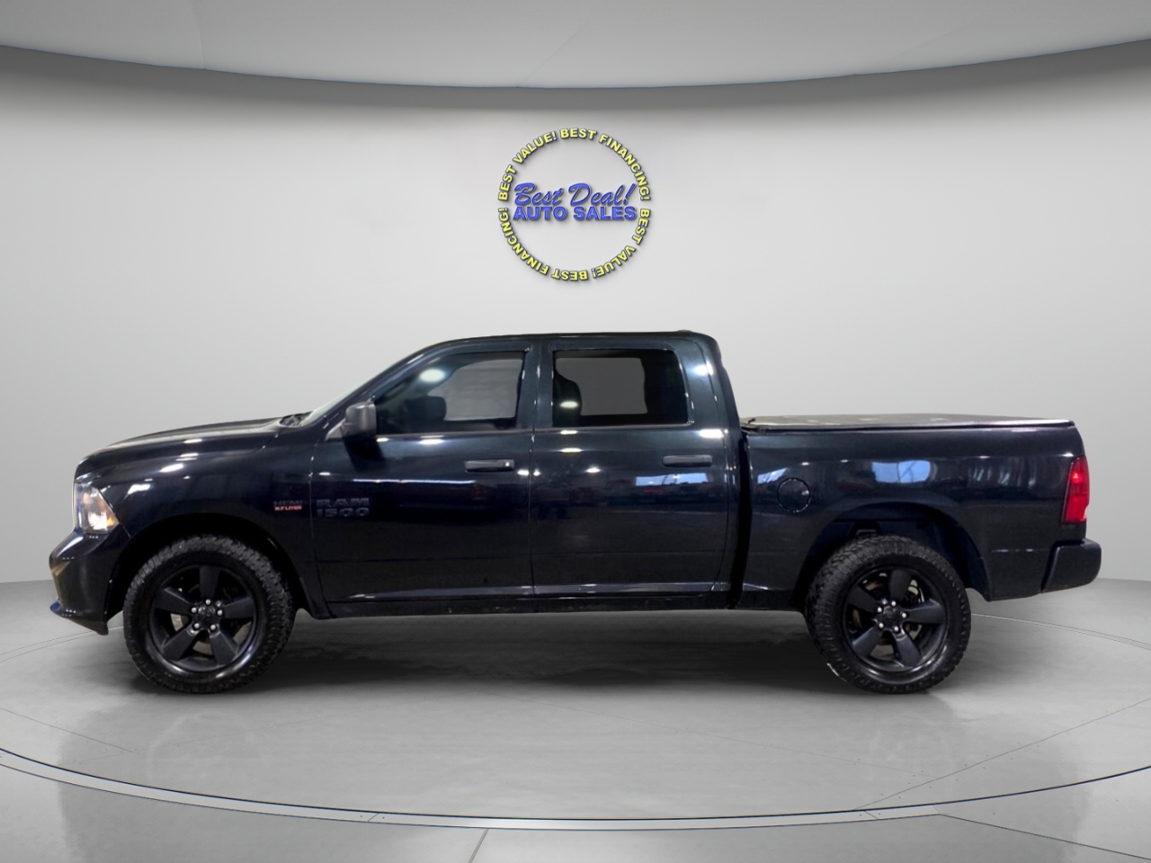 RAM 1500 Express 4x4 Crew Cab 5'7" Box 2016