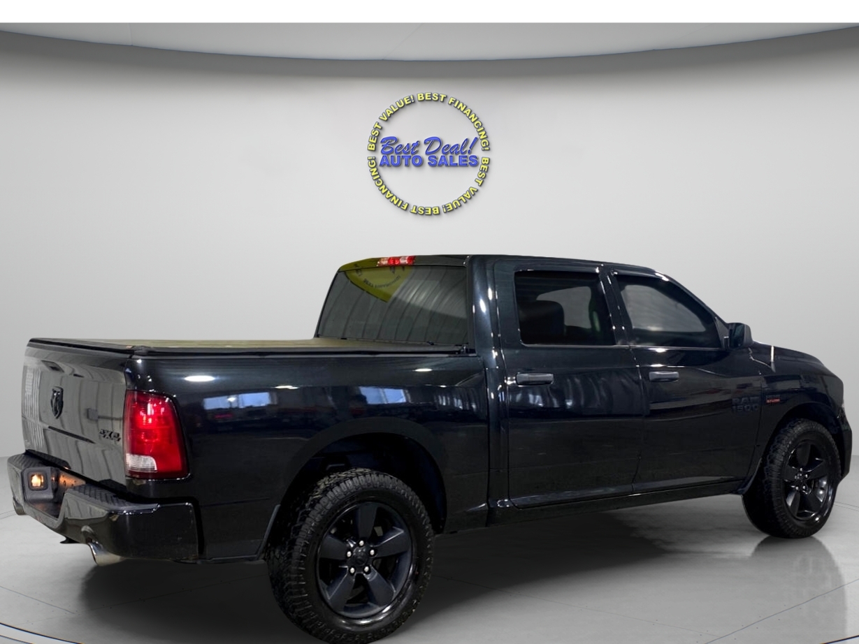 RAM 1500 Express 4x4 Crew Cab 5'7" Box 2016