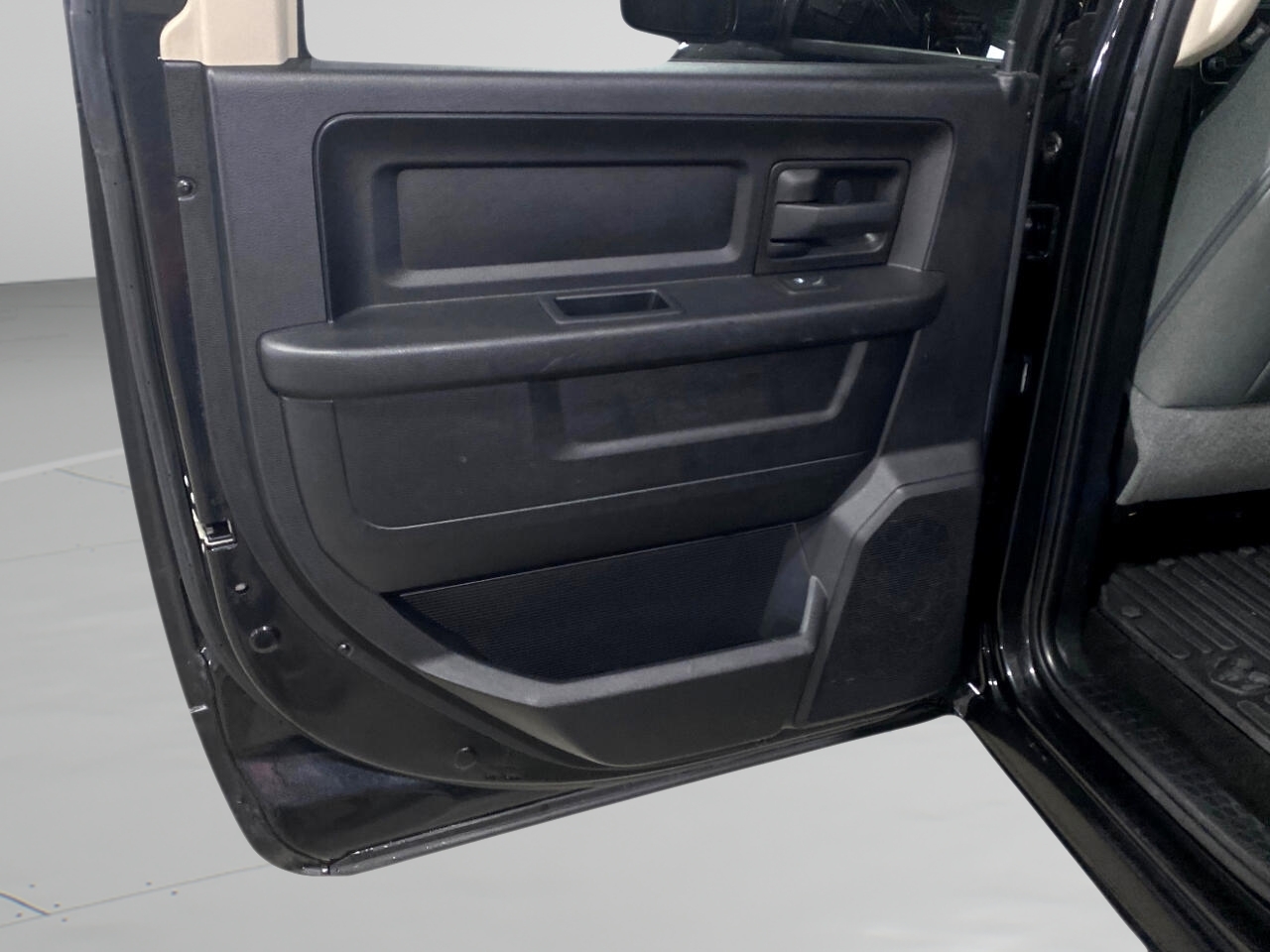 RAM 1500 Express 4x4 Crew Cab 5'7" Box 2016