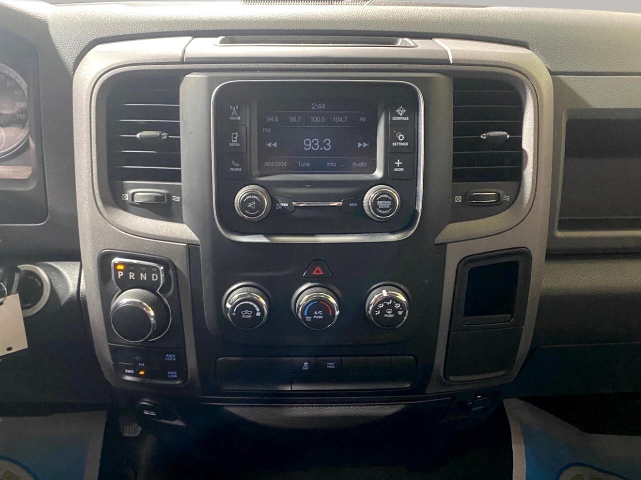 RAM 1500 Express 4x4 Crew Cab 5'7" Box 2016